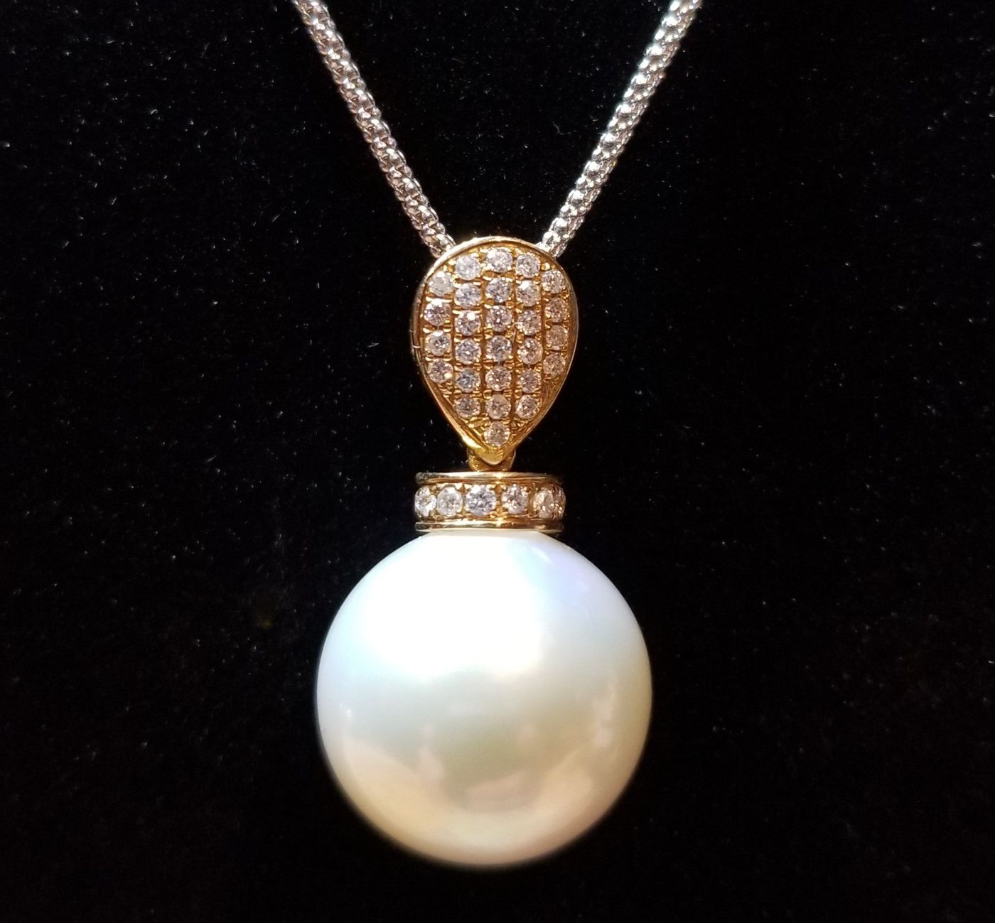 White 15.5mm Round South Sea Pearl Pendant
