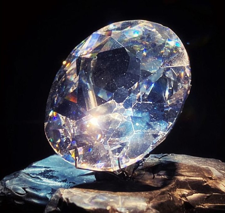 A glass replica of the Koh-i-Noor diamond on display