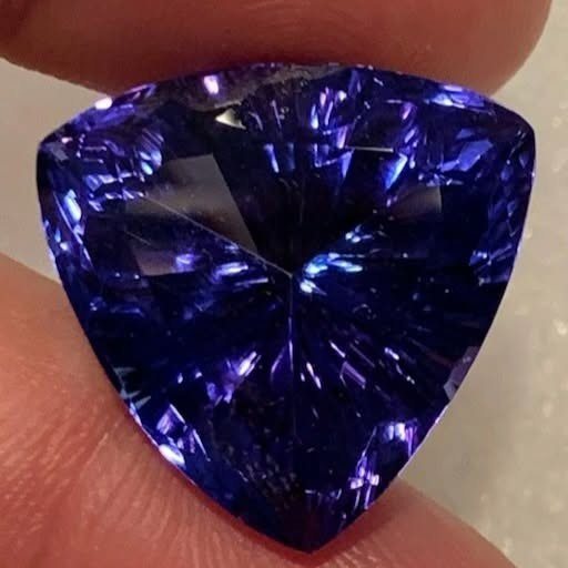 27.27 carat trillion-cut tanzanite cut by Mark Gronlund