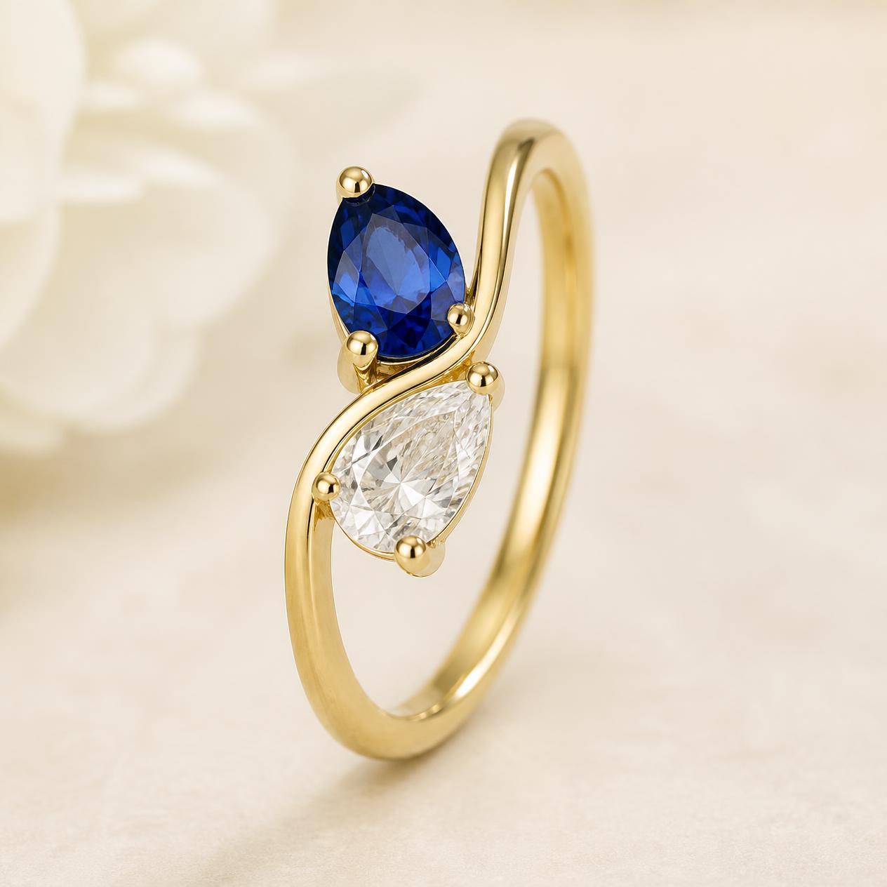 Toi-et-moi ring with a pear sapphire and a pear diamond in yellow gold